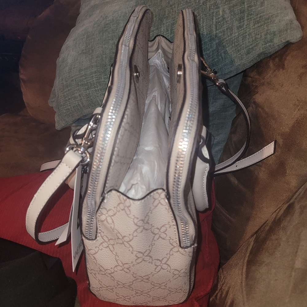 Handbag - Picture 6 of 6